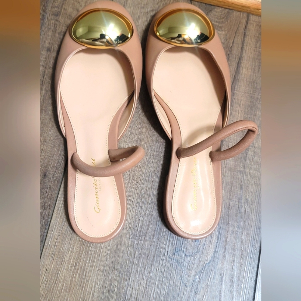 Gianvito Rossi Tan Leather Flats with Gold Accent Size 40